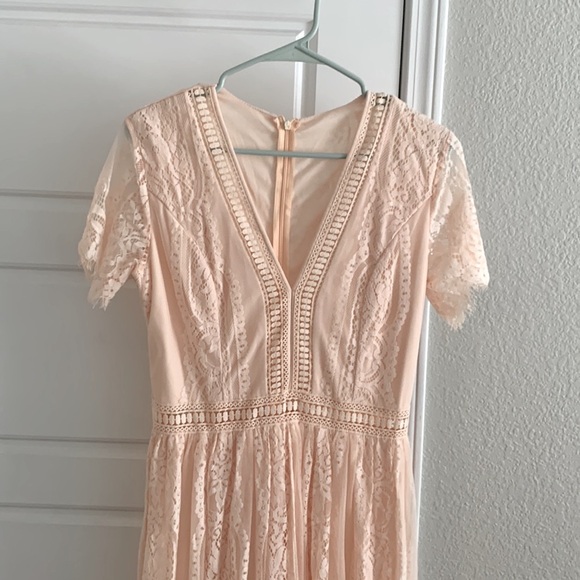 Beautiful Lace Dress Size Medium - Picture 2 of 3